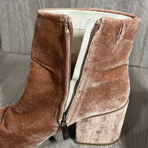 Kenneth Cole Renna Floral Embroidered Velvet Ankle Boots Blush / Dusty Rose 8 - Picture 9 of 15